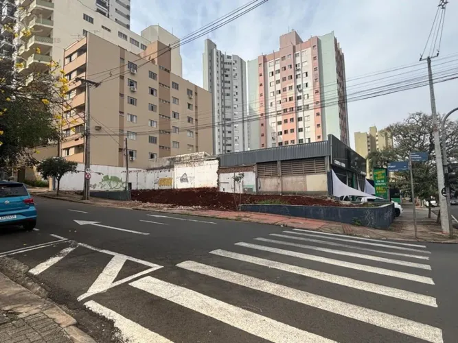 Terreno à venda em Londrina, Centro, com 439 m²