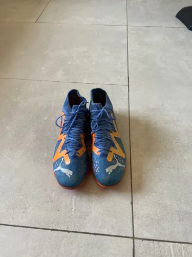 Chuteira Puma Future Match TT BDP Society Azul e Laranja
