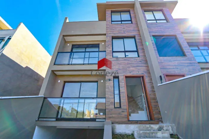 Sobrado em condomínio com 225m² 3 quartos, à venda, no bairro Tingui em Curitiba
