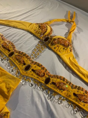 Figurino de Dança do ventre Amarelo
