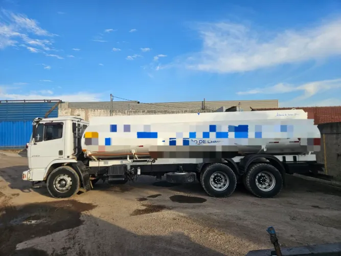 Mercedes Benz Atron 2729 Pipa com tanque 16 mil litros
