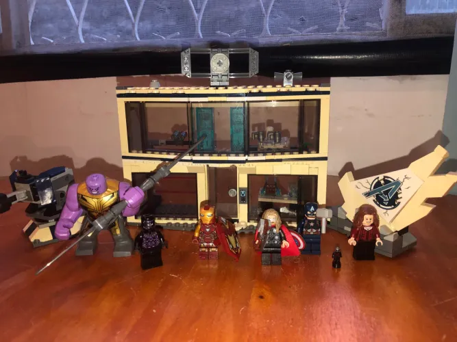 Lego 76192 Marvel Saga do infinito Batalha na Base dos Vingadores