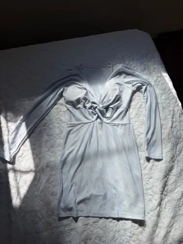 Vestido Branco Manga Longa com Decote Transpassado