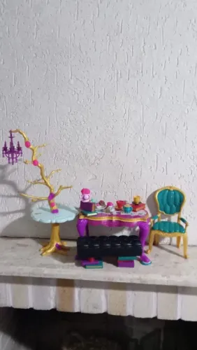 Ever after high playset Madeline halter hat-tastic party