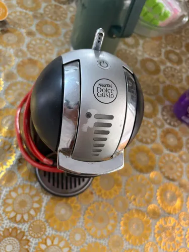 Máquina de café Nespresso Dolce Gusto usada - funcionando perfeitamente!