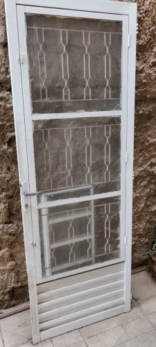 2 Porta de ferro com vidro