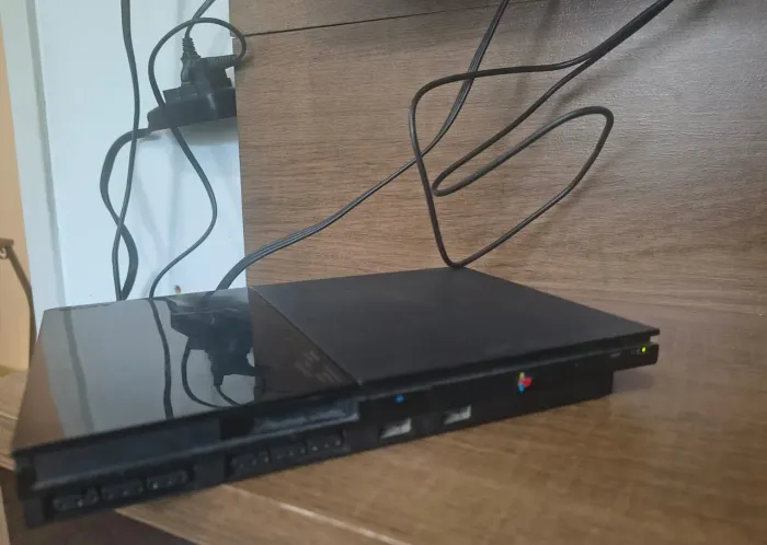 VENDE-SE PLAYSTATION 2 (PS2)