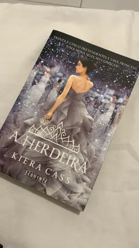 Livro: A Herdeira - Kiera Cass