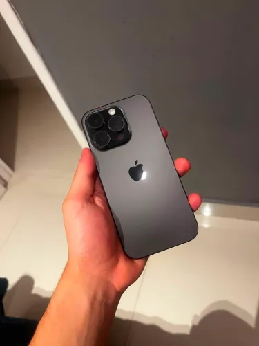 Iphone 16 pro praticamente novo