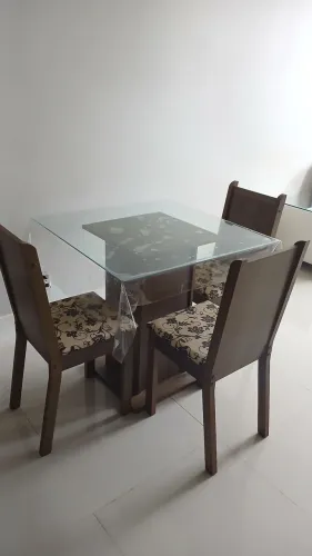Mesa quadrada 4 cadeiras