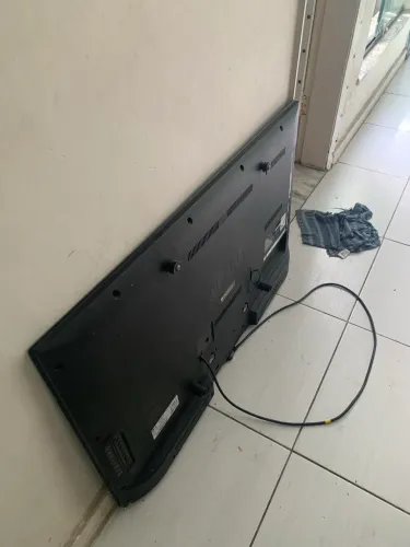 TV LG pra retirar peça