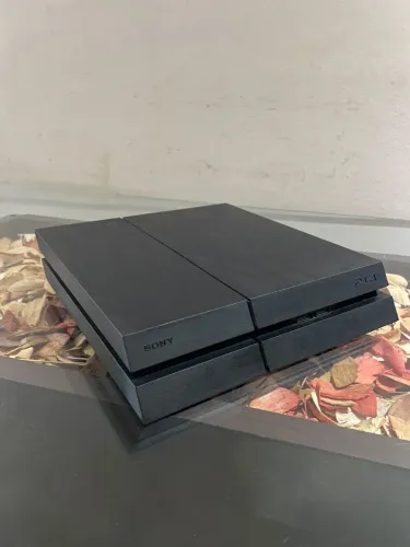 PS4 Fat + 4 Jogos Originais + 2 Controles (Preço Negociável)