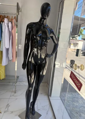 Manequim de fibra preto