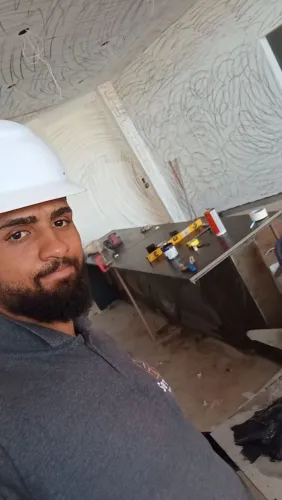 Revestimentos, acabamentos em geral, pedreiro azulejista e mestre de obras.