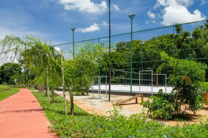 Lote à venda em condomínio fechado em Goiânia Goiás