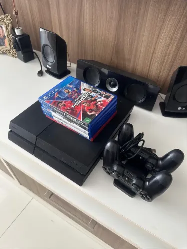 Playstation 4 FAT + 2 controles + 5 jogos (Botão ejetar com defeito)