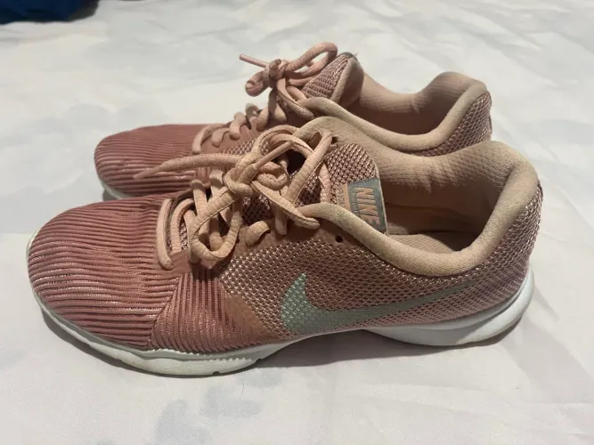Tênis Nike 37