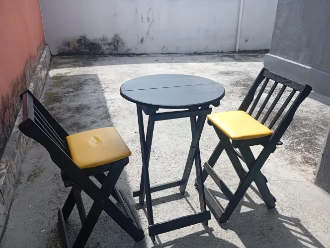2 jogo mesa e cadeira só 250 reais 