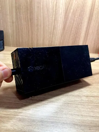 FONTE ORIGINAL XBOX ONE PRETA + CABO - FUNCIONANDO PERFEITAMENTE