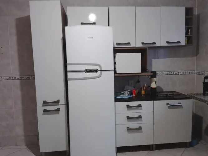 Vende Armário de cozinha em ótimo estado 700 reais e geladeira Frost Free Consul 1.500