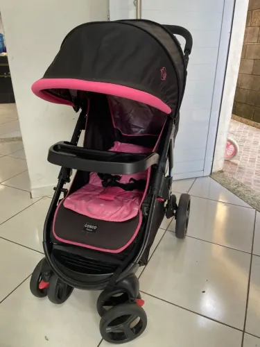 Carrinho de bebê super conservado.