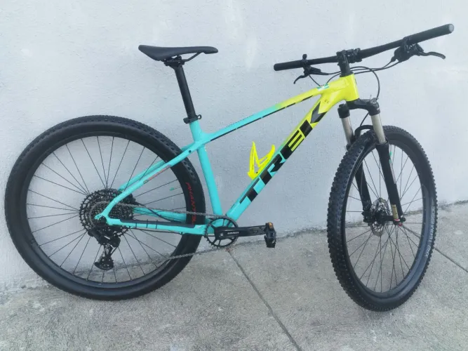 Bicicleta TREK MARLIN 7 ARO 29 - 12V