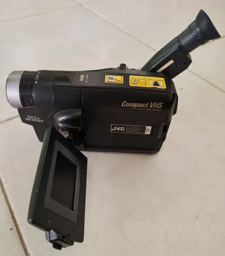 Câmera JVC Compact VHS 50X Digital