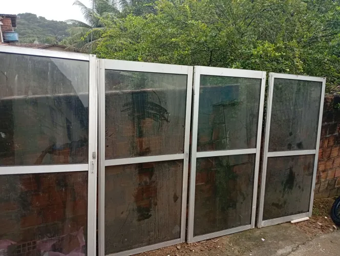 Portão de alumínio 1x2.4centimetros