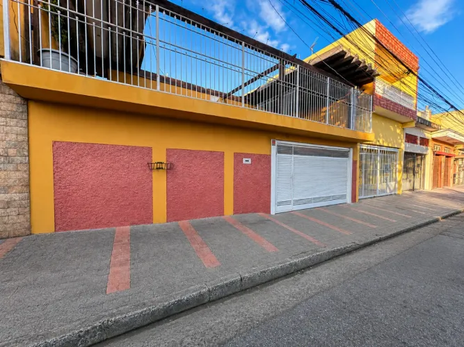 Casa para venda em Jardim Shangrilá (Zona Norte) com 3 quartos, 250m²