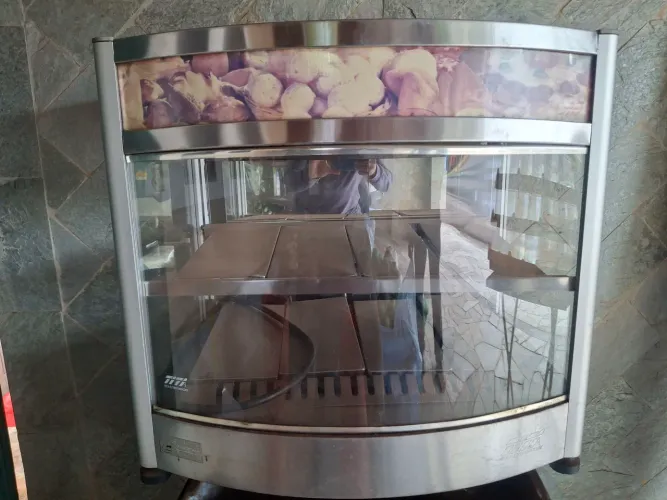 Vendo estufa para salgados, com 8 bandejas.