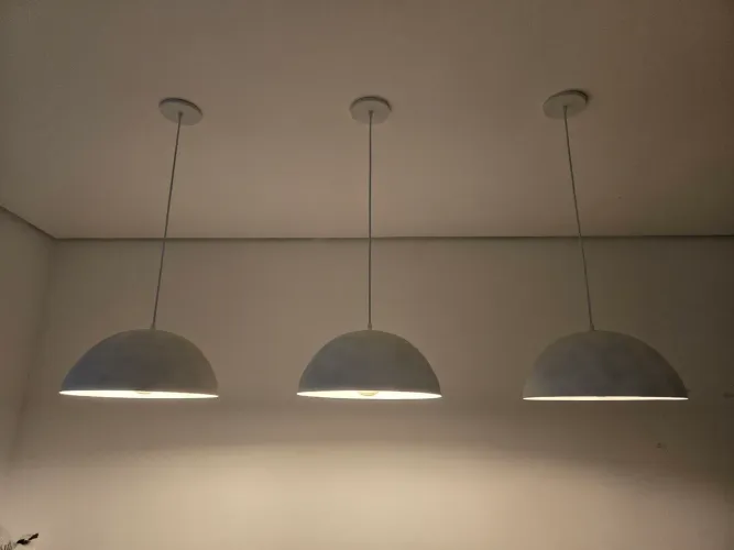 lustre pendente de alumínio estilo meia lua,