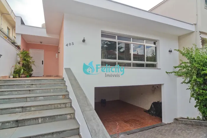 Casa à Venda com 310 m², 5 Quartos, 2 Suítes e 4 Vagas no Parque São Domingos