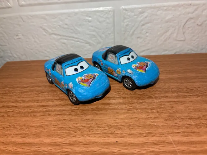 Carros Disney - Mia & Tia Dinoco - Filme Cars Pixar