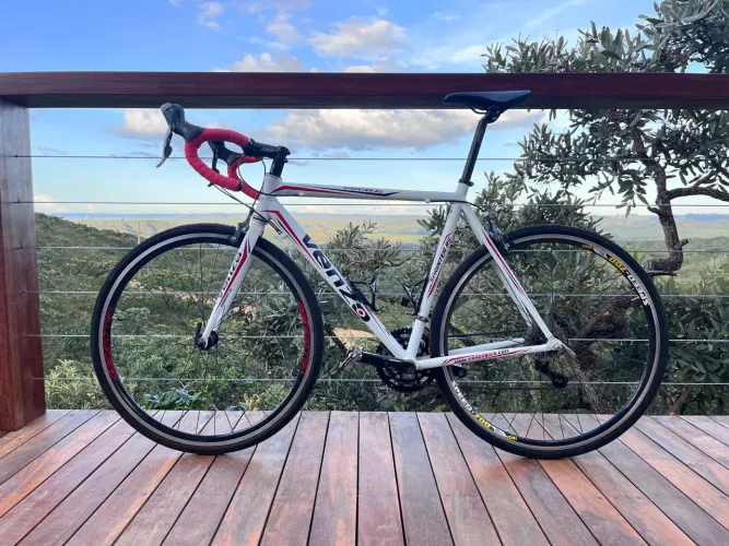 Bicicleta Speed Venzo com Shimano Claris, quadro tam. L