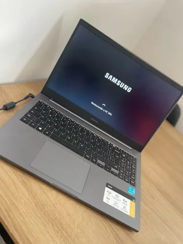 Notebook Intel celeron 6305 4gm de ram 500 de memória interna