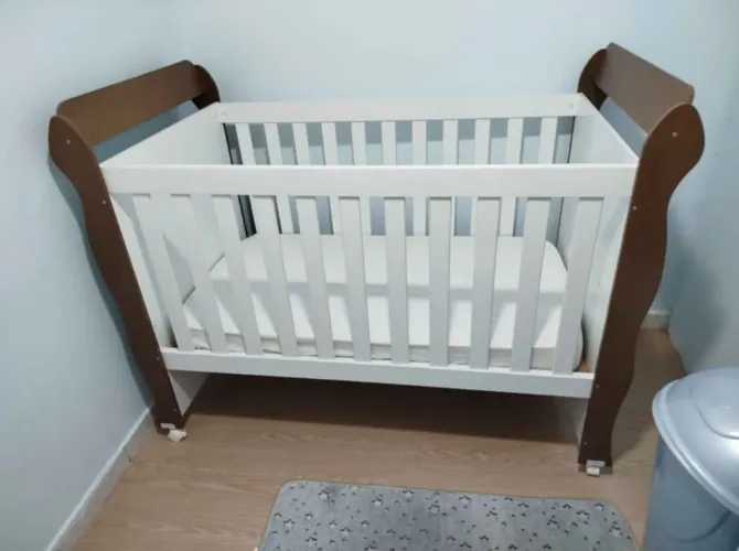 Berço que vira cama, marca Mobly novíssimo