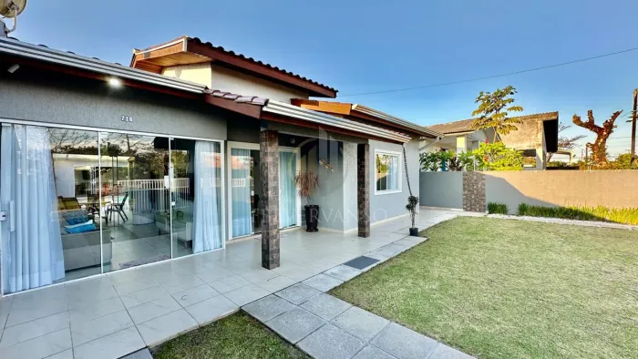 Casa à venda em Balneário Coroados, Guaratuba - 3 quartos