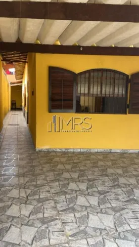 Espaçosa Casa Geminada à Venda em Caiçara, Praia Grande - 2 Quartos