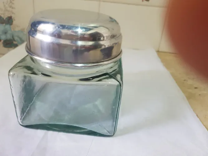 Pote de vidro com tampa de aluminio