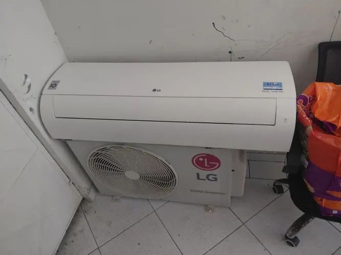 Vendo ar condicionado com defeito não sei qual é 