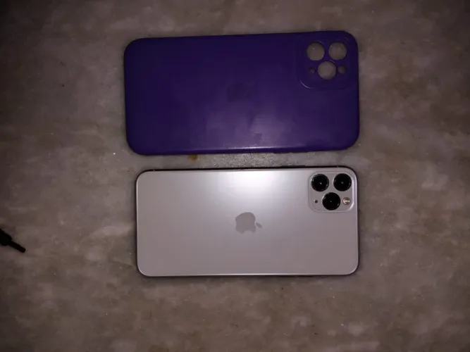 VENDO iphone 11 pro max 256 gb prata com capinha
