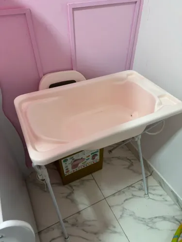 Banheira de bebê rosa