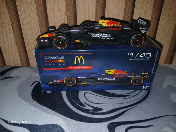 Carrinho F1 do McDonald's do filme os três juntos