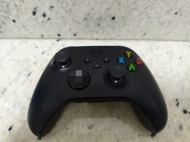 Controle de Xbox x original com cabo e bateria pouquíssimo usado