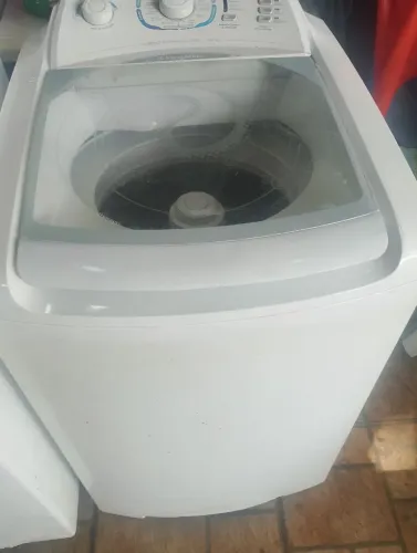 Vendo essa máquina Eletrolux 10 kg funcionando perfeitamente faço entrega 