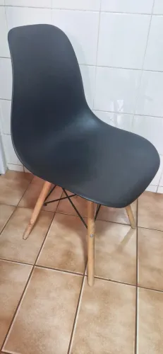 Conjunto de 4 Cadeiras Eiffel Charles Eames Preta com Base de Madeira