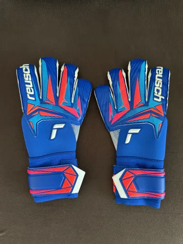 REUSCH ATTRAKT GOLD X EVOLUTION 2026/9,5