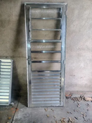 2 portas 3 vitros 2 veneziana usadas