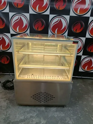 Vitrine 80x65x1,08 expositora refrigerada 220 volts funcionando perfeitamente