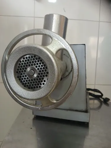 MOEDOR DE CARNE VENDO